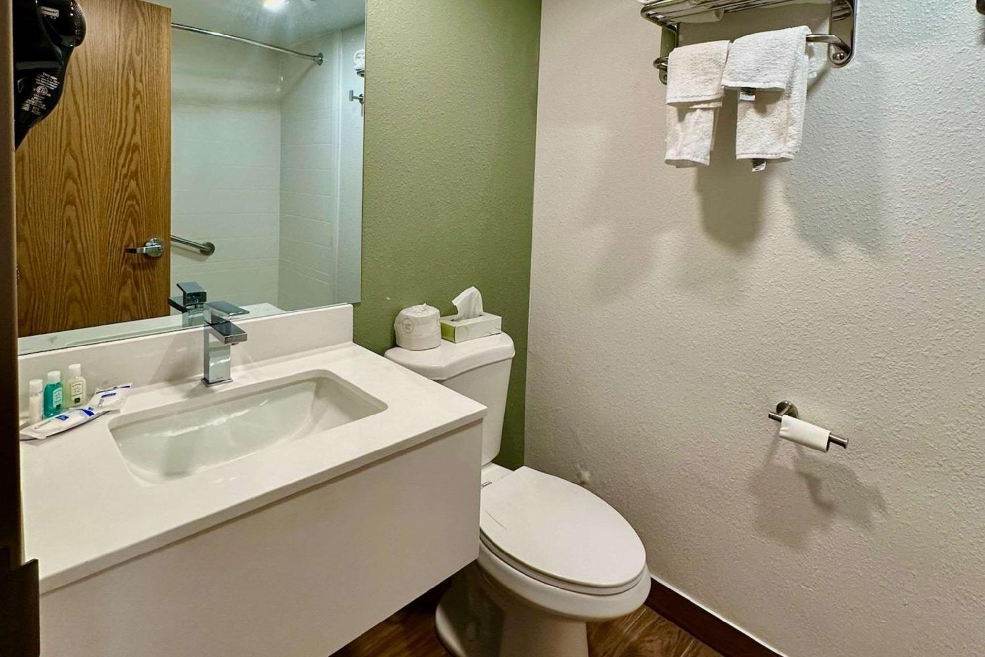 Quality Inn & Suites Albany Airport Latham Ngoại thất bức ảnh